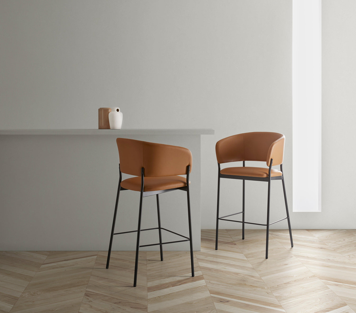 Allred-Contract-Indoor-Bar-Stools-Blasco-Vila-RC-Metal-Bar-Stool-Arms