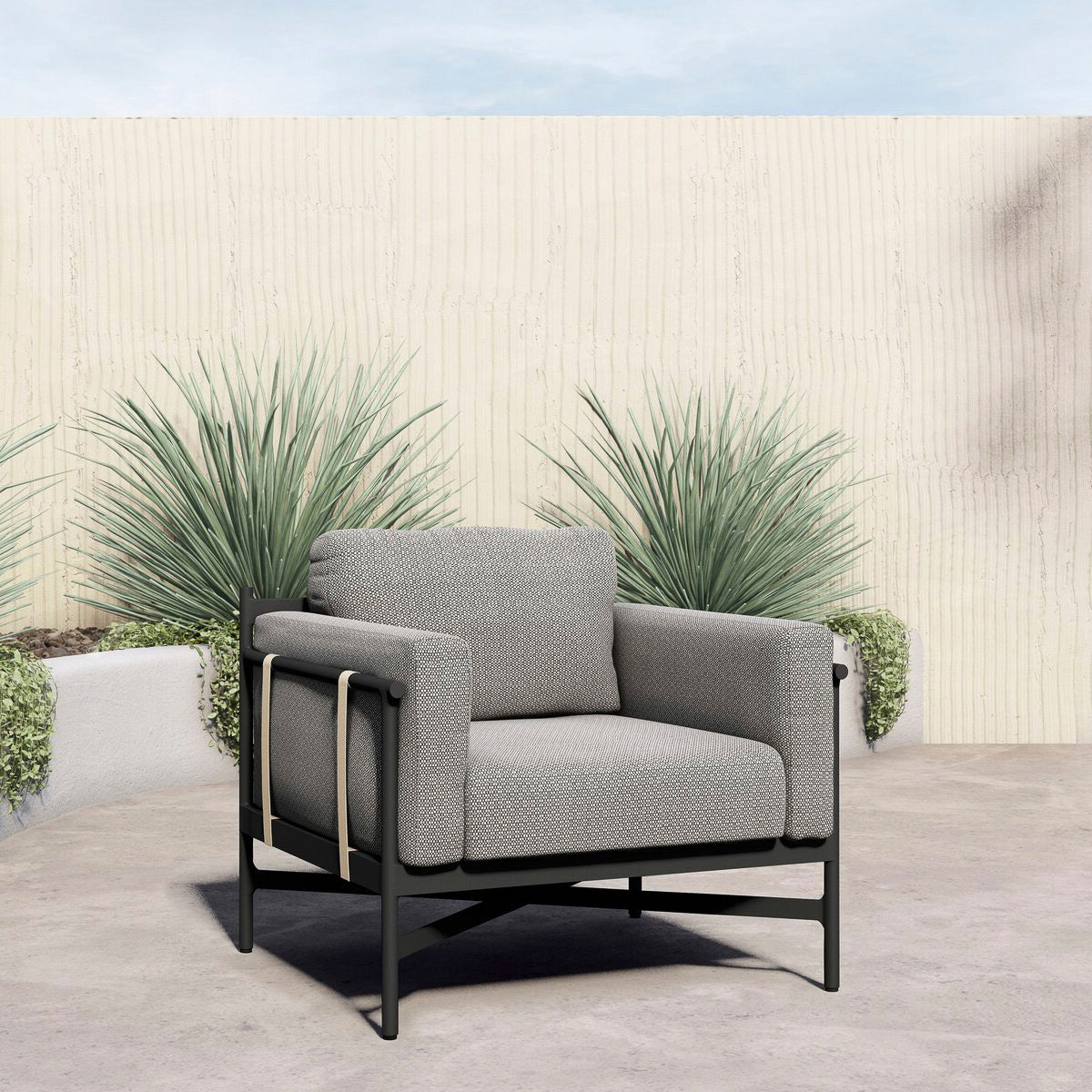 Hearst Outdoor Lounge Chair