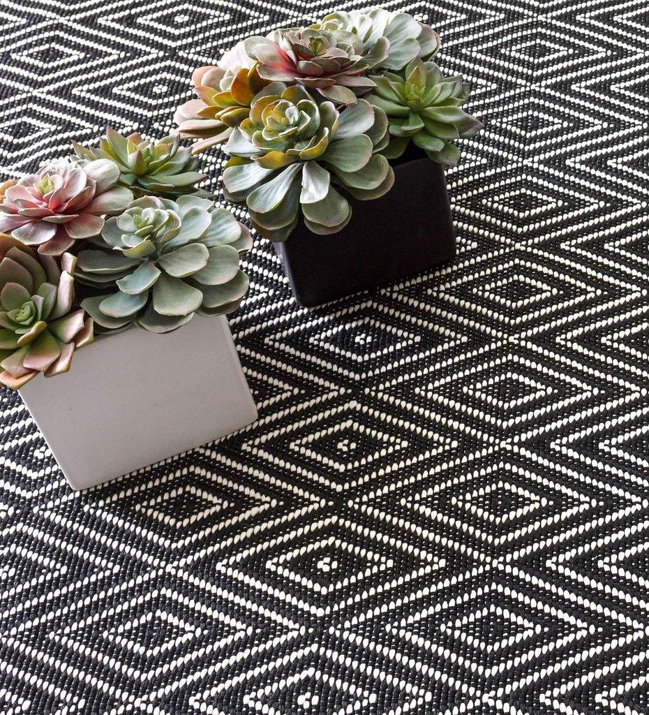 Allred Collaborative - Dash and Albert - Diamond Black/Ivory Indoor/Outdoor Rug - Diamond Black/Ivory Indoor/Outdoor Rug - RDB170-23