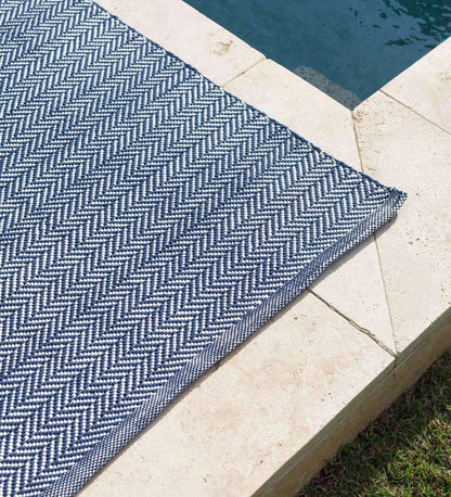 Allred Collaborative - Dash and Albert - Herringbone Indigo/White Indoor/Outdoor Rug - Herringbone Indigo/White Indoor/Outdoor Rug - DA285-23